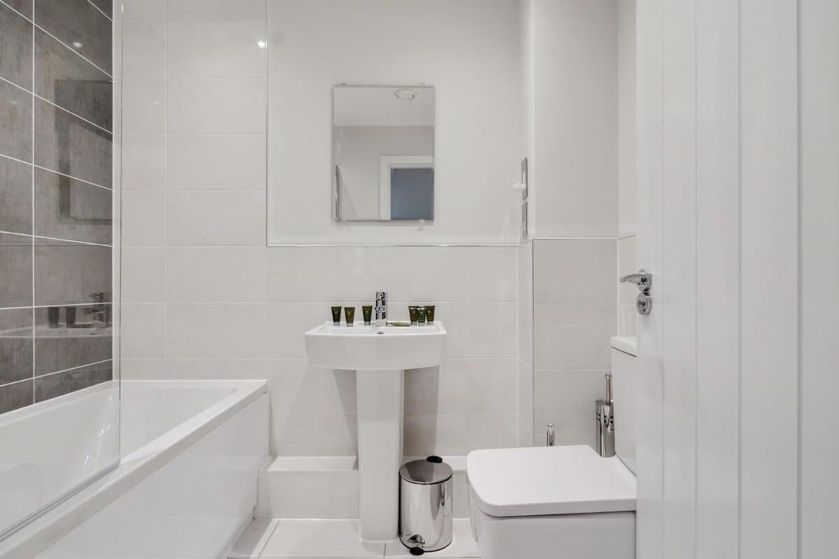 Beautiful 2 Bed Apartment In A Converted Mill ลีดส์ ภายนอก รูปภาพ