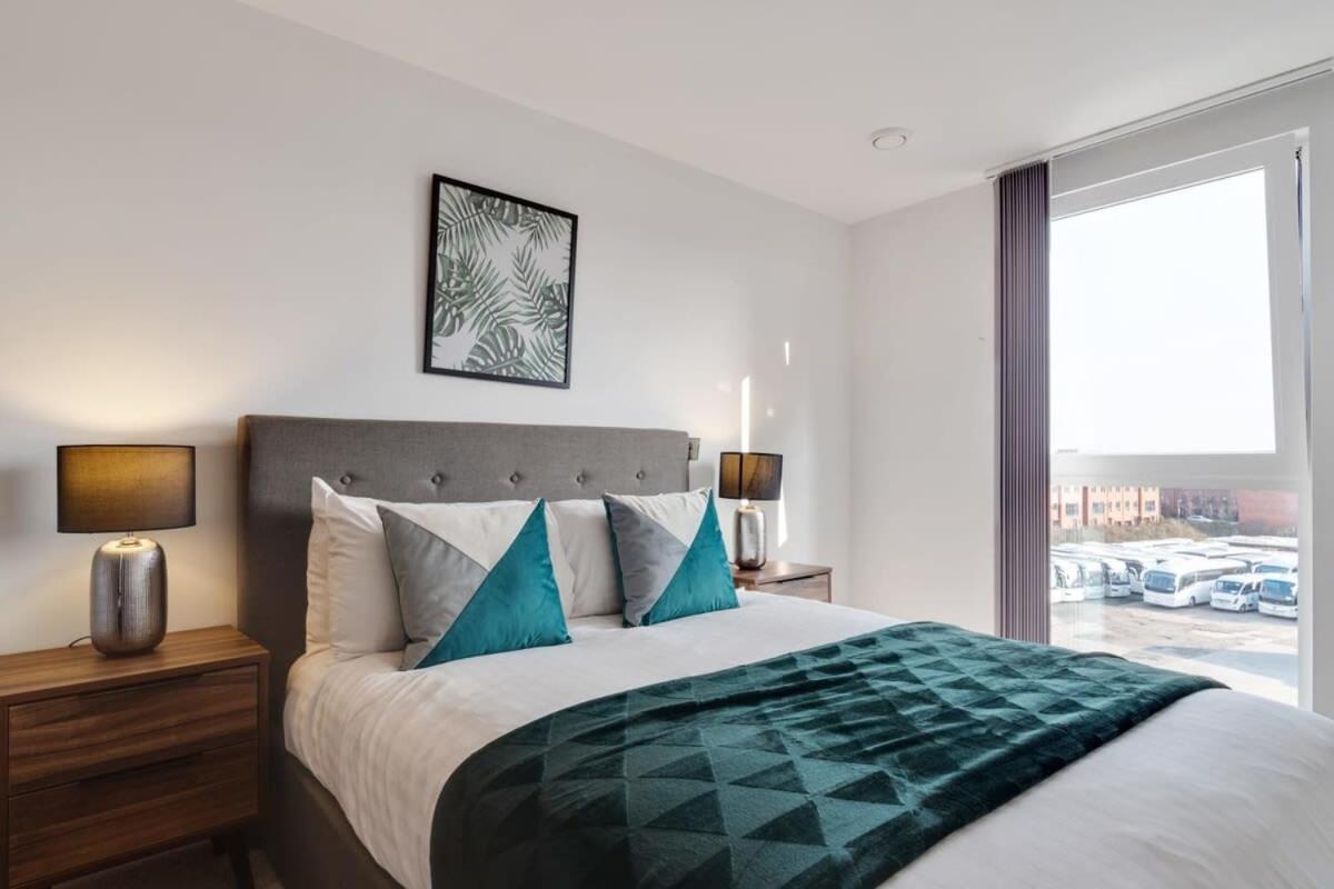 Beautiful 2 Bed Apartment In A Converted Mill ลีดส์ ภายนอก รูปภาพ
