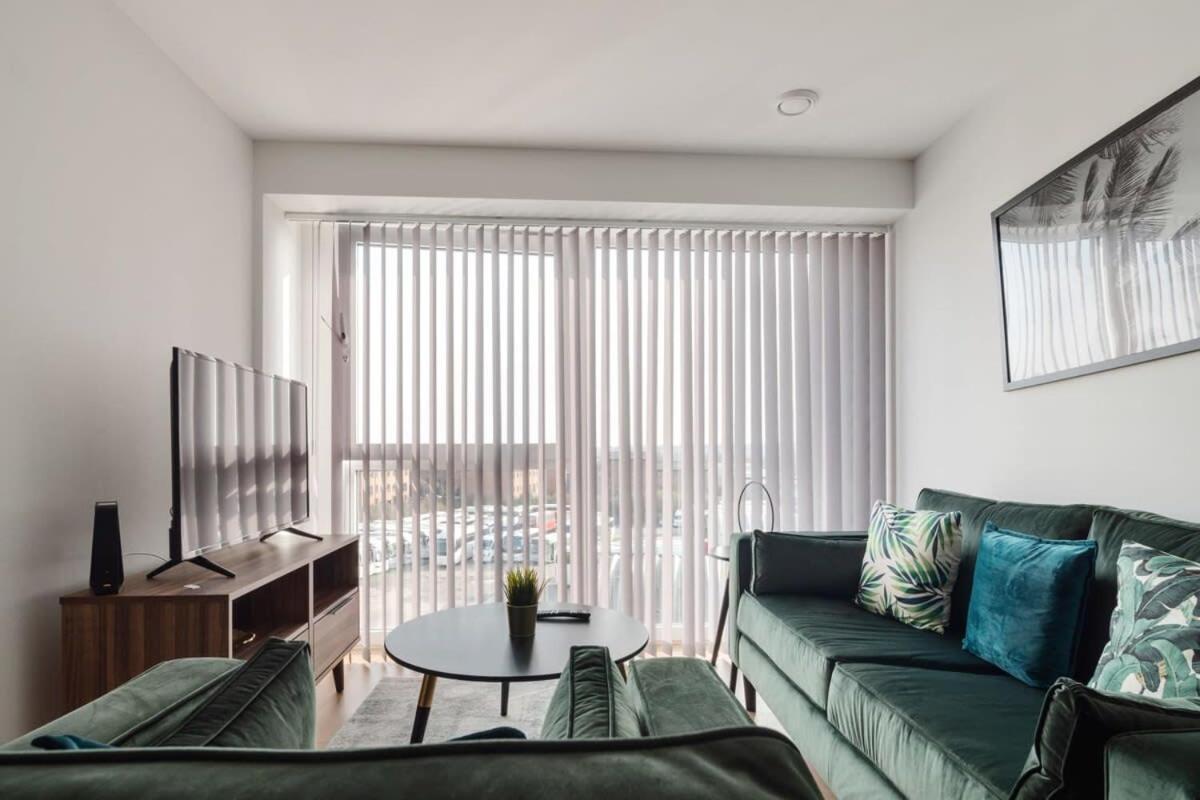 Beautiful 2 Bed Apartment In A Converted Mill ลีดส์ ภายนอก รูปภาพ